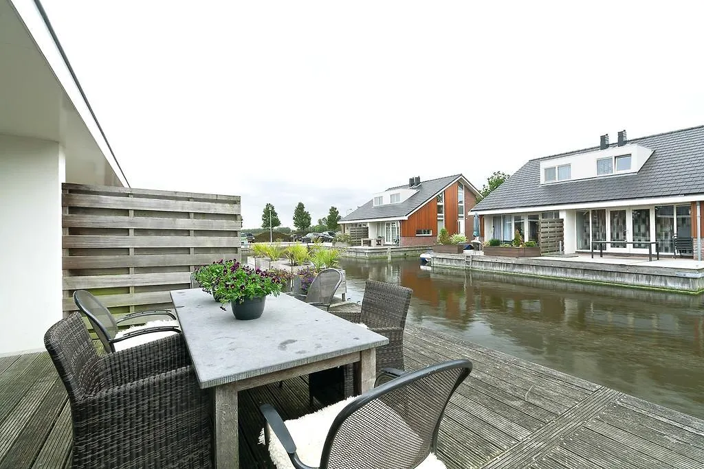 Boathouse Suburban Amsterdam-1